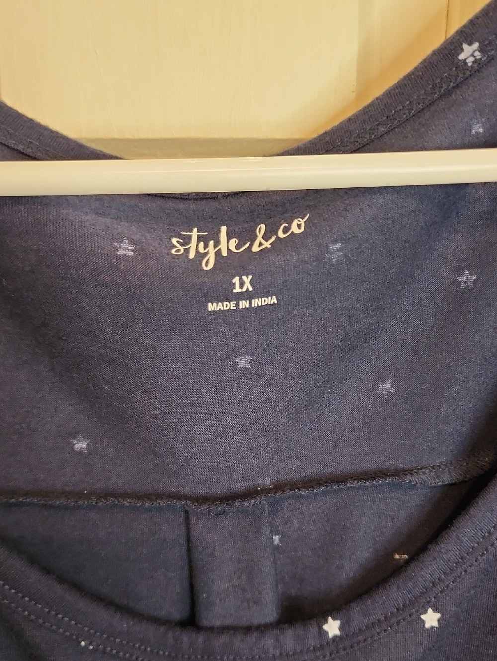 STYLE & CO Women’s Navy Star Print Scoop Neck Top 1X Back Pleat - Picture 2 of 6